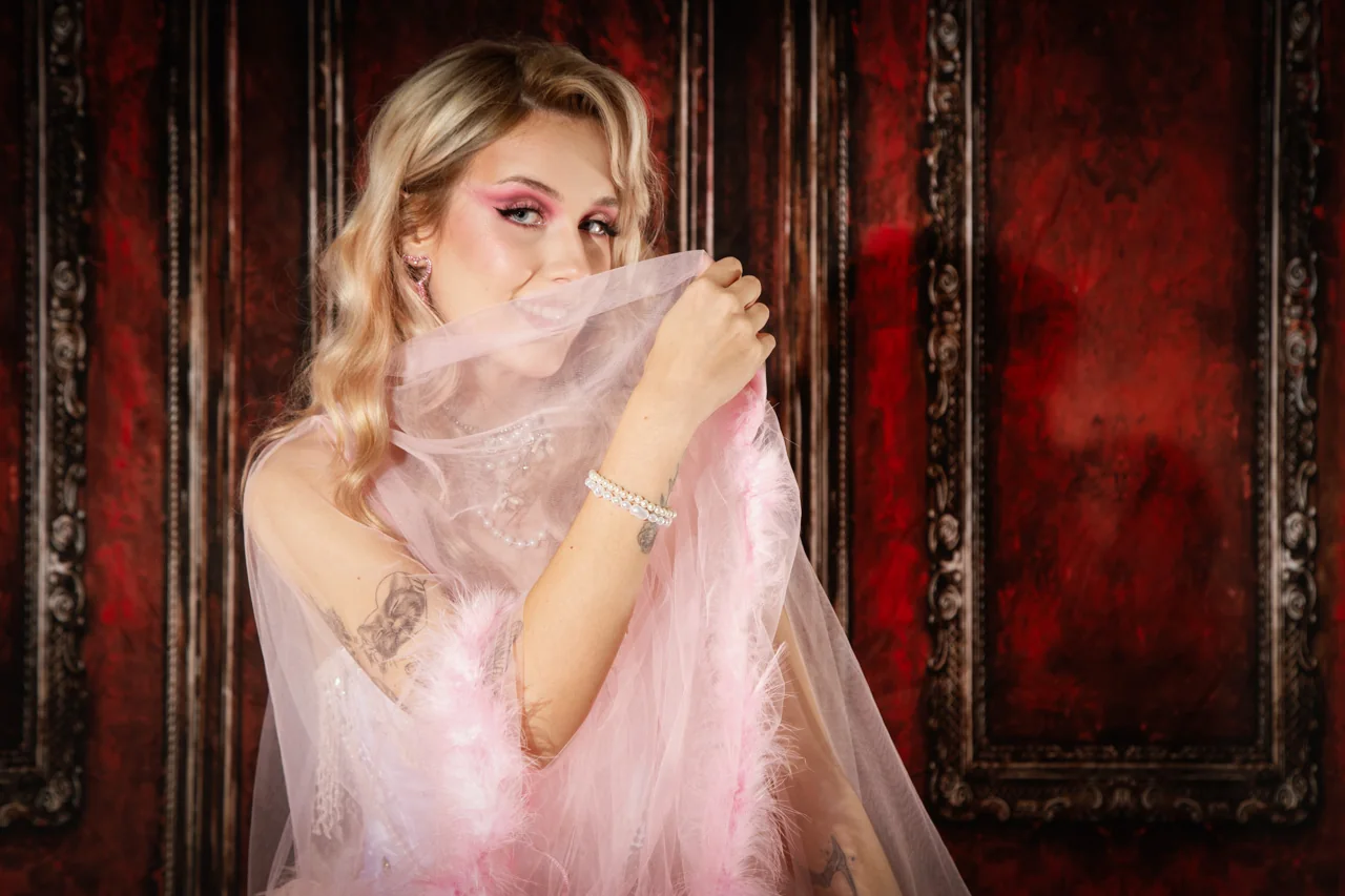 Burlesque and showgirl boudoir portrait in Warminster, Wiltshire by Elland-Vee