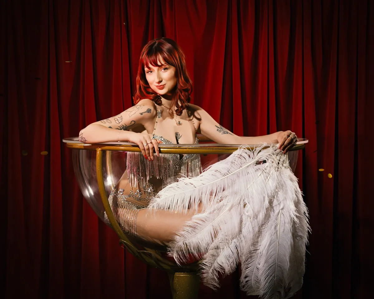 Burlesque and showgirl boudoir portrait in Warminster, Wiltshire by Elland-Vee