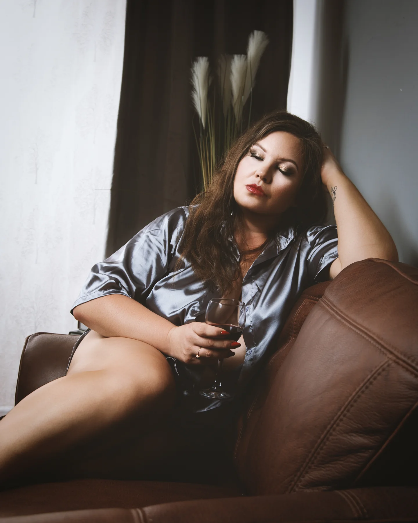 Vintage glamour boudoir portrait in Warminster, Wiltshire by Elland-Vee