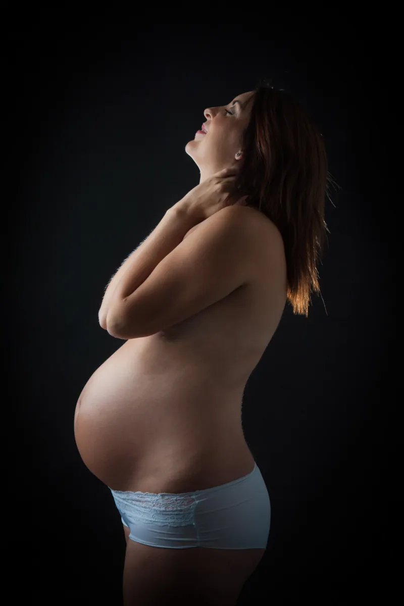 Maternity boudoir portrait in Warminster, Wiltshire by Elland-Vee