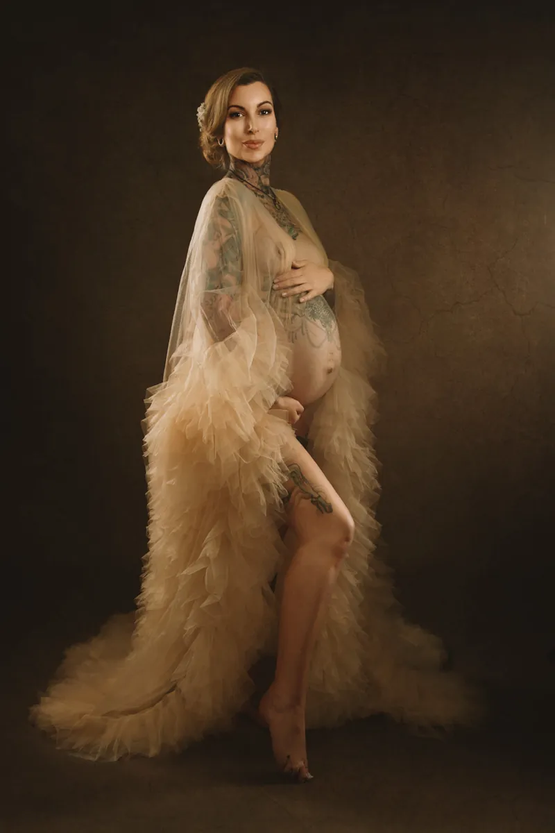 Maternity boudoir portrait in Warminster, Wiltshire by Elland-Vee
