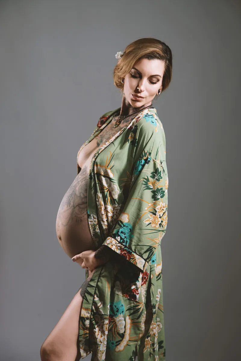 Maternity boudoir portrait in Warminster, Wiltshire by Elland-Vee
