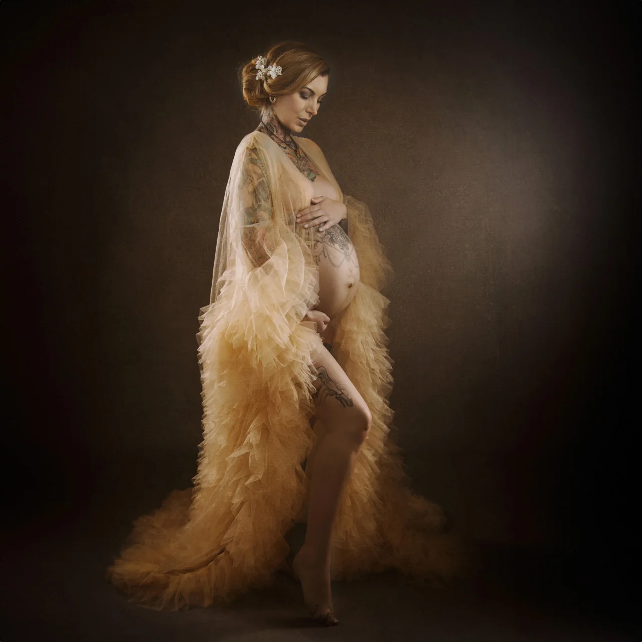 Maternity boudoir portrait in Warminster, Wiltshire by Elland-Vee