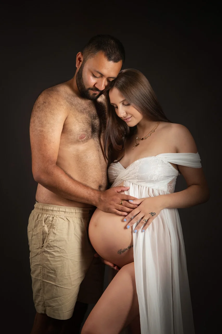 Maternity boudoir portrait in Warminster, Wiltshire by Elland-Vee