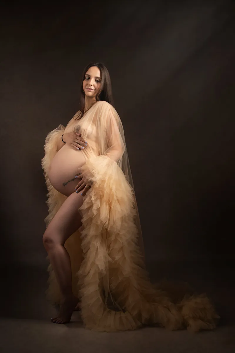 Maternity boudoir portrait in Warminster, Wiltshire by Elland-Vee