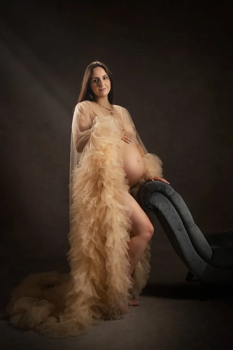 Maternity boudoir portrait in Warminster, Wiltshire by Elland-Vee