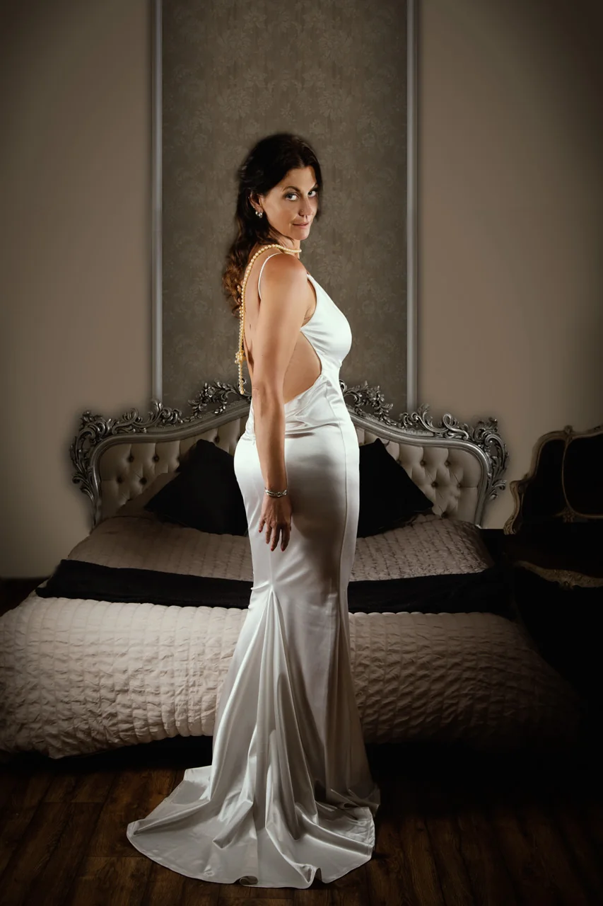 Vintage glamour boudoir portrait by Elland-Vee in Warminster, Wiltshire