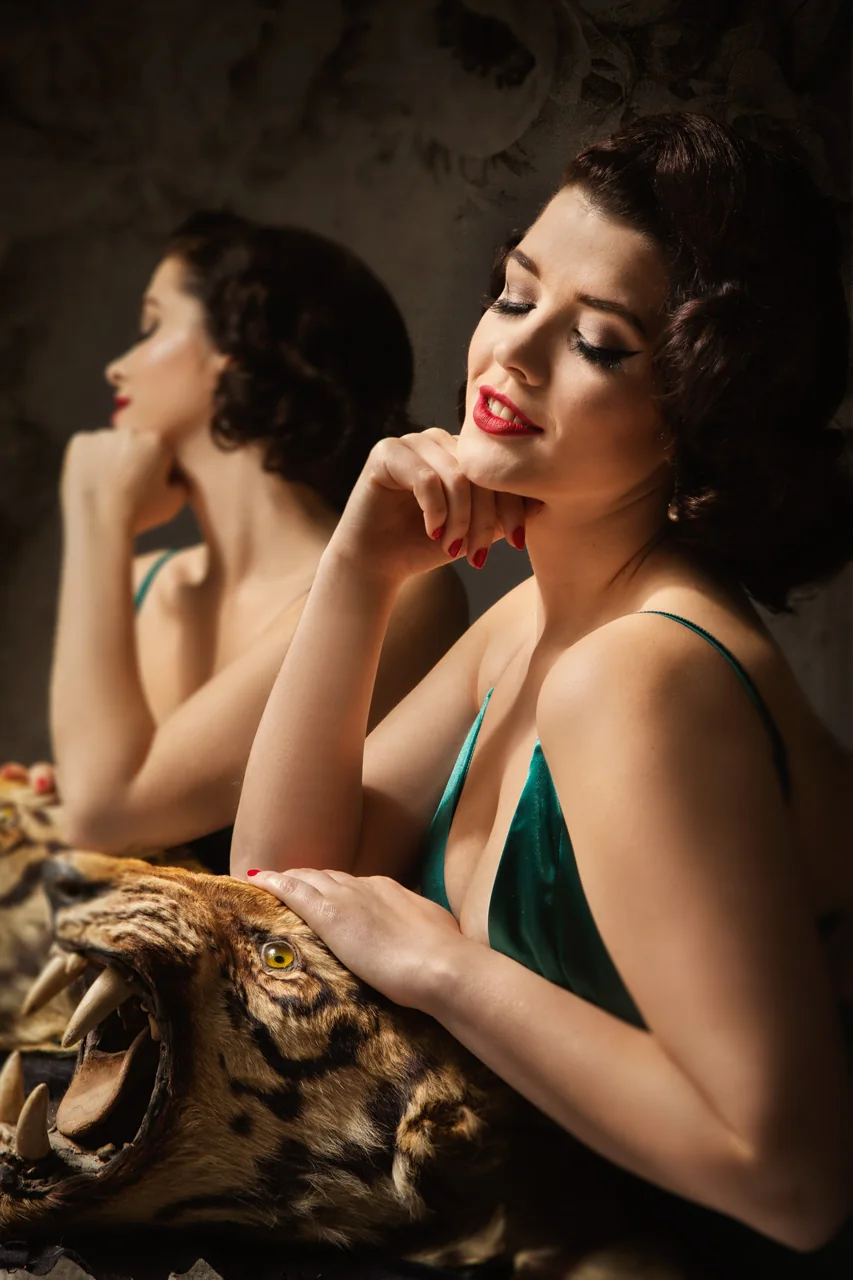 Vintage glamour boudoir portrait by Elland-Vee in Warminster, Wiltshire